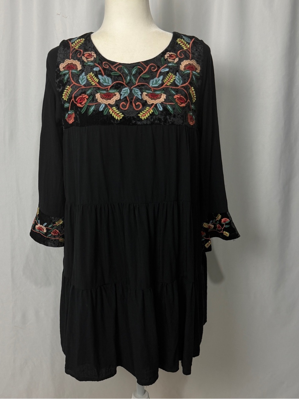 THML Boho Black Embroidered Dress Floral Embroidered Too Tiered Sz M